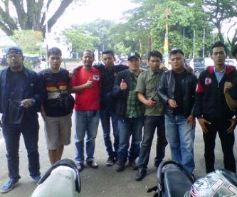 nyontoose's tweet photo. Akhirnya bertemu kembali walau satu hari ... Jadi inget 2010 zaman2na Grabers menggila HaHaHaHa http://t.co/LU3c9qvOAT
