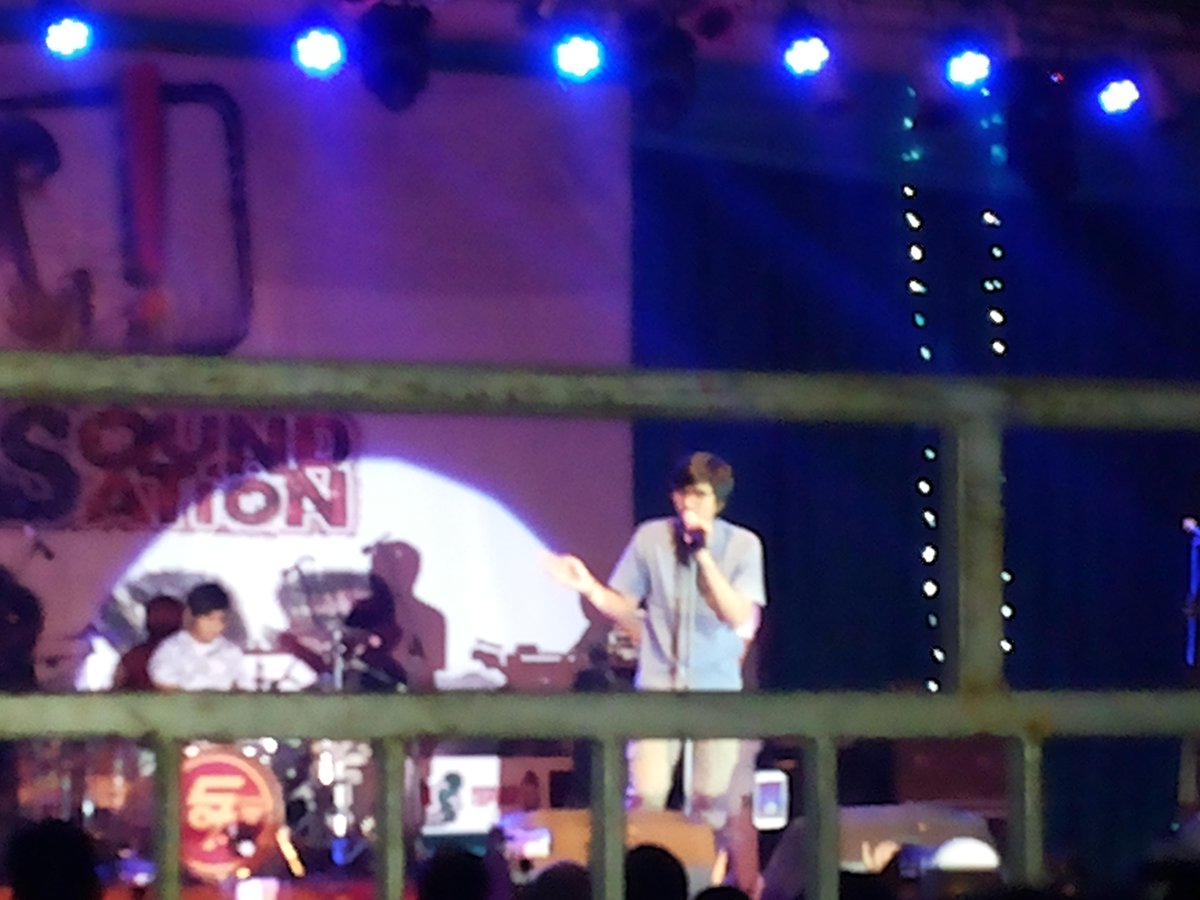 Nototwin's tweet photo. @Duta507 waktu konser d Samarinda cuma bisa foto panjenengan dri jauh mas...hadeehh http://t.co/akwV9Bkd2M