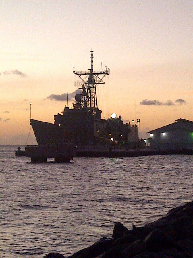 LaZurdaDeChavez's tweet photo. Movimientos extraños en Aruba! Estados Unidos queriendo intimidar! http://t.co/rjezBuzasX