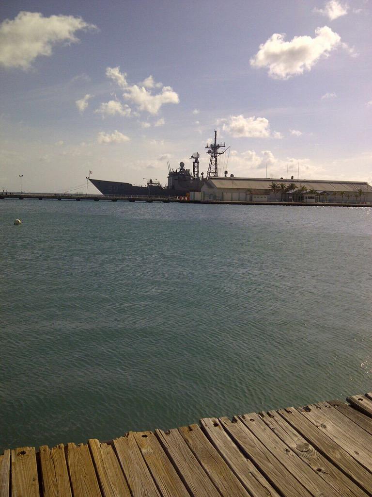 LaZurdaDeChavez's tweet photo. Movimientos extraños en Aruba! Estados Unidos queriendo intimidar! http://t.co/rjezBuzasX