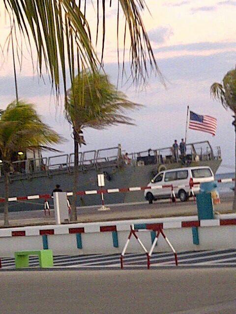 LaZurdaDeChavez's tweet photo. Movimientos extraños en Aruba! Estados Unidos queriendo intimidar! http://t.co/rjezBuzasX