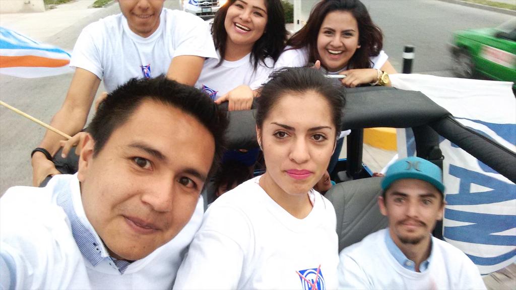 EduardoLazcan0's tweet photo. Gran inicio de campaña en #SnFco @PANGuanajuato @ajsfr @HumbertGG @tnavarrogto @GuerreroGA @ShaalySegura http://t.co/d4mPqcBGhn
