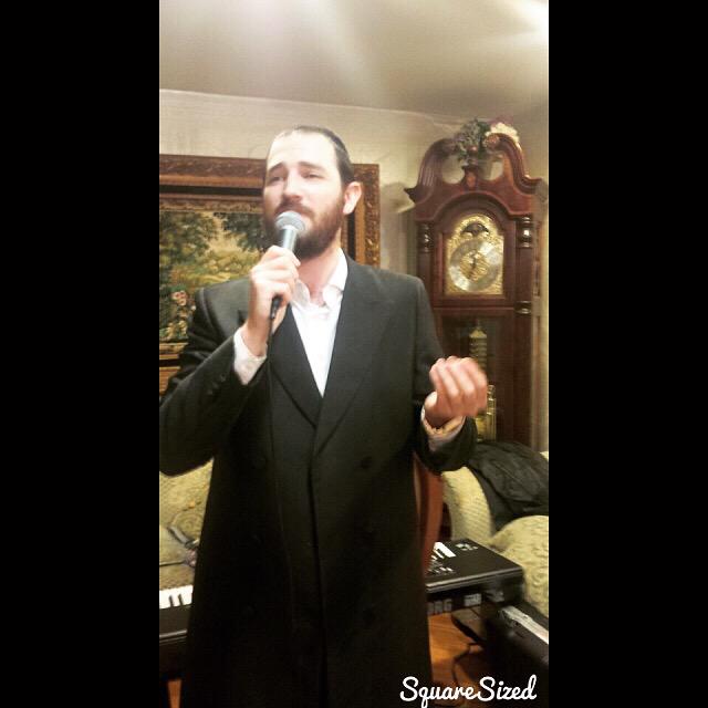 mnmlicht's tweet photo. Starting off #cholhamoed the right way, #mekimi with @lipco41 and co. #MenachemMelamed on keys. A Gitten Moed! http://t.co/i4XQDwmMcG