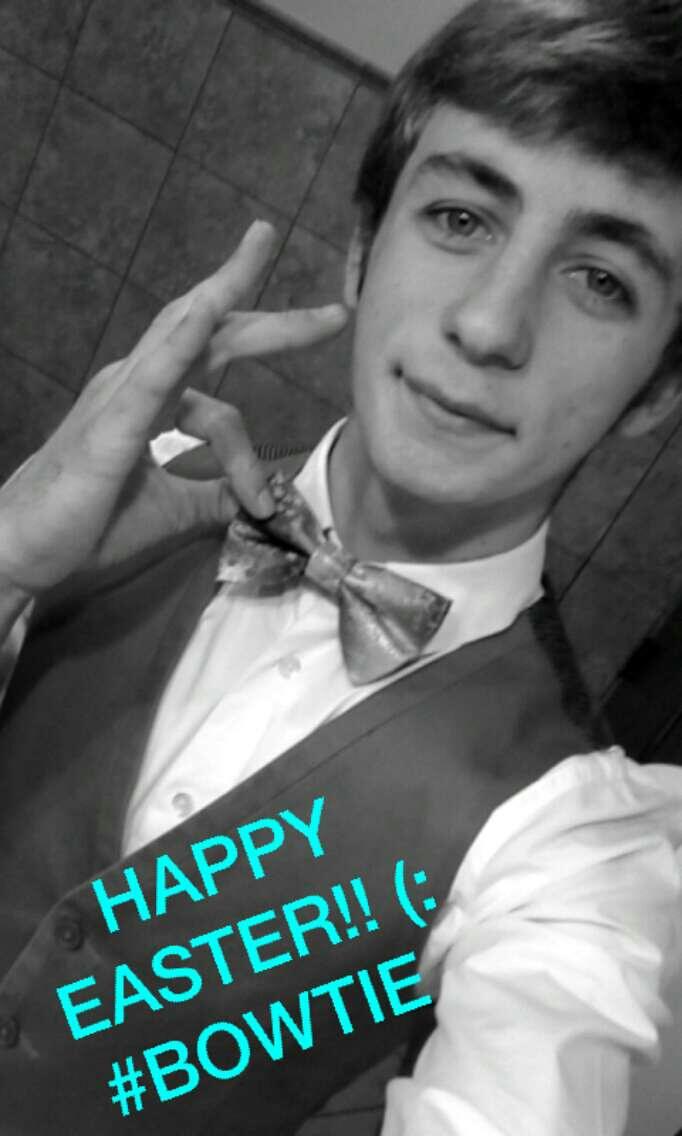 davidgladko's tweet photo. #Easter#Sunday#BowTie#Kinda#Day http://t.co/DwmdKtdRxH