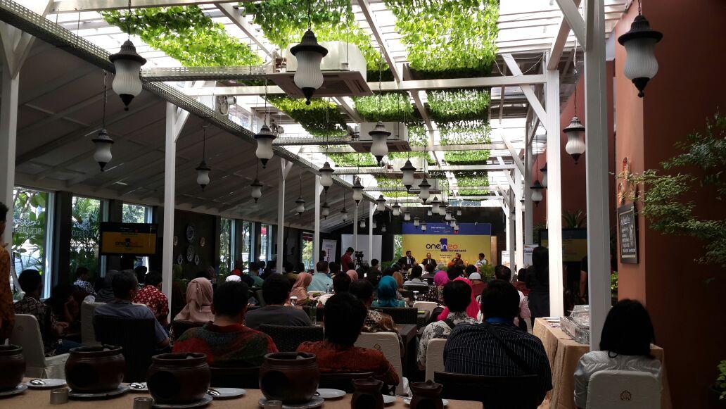 Acara talkshow sesi pertama #RoadtoOnein20 #AwardingNite