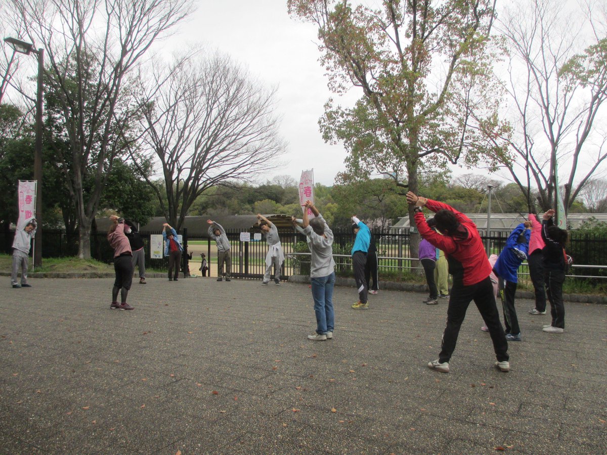osotoweb's tweet photo. @parkykun ぼくは昨日、寝屋川公園で開催された「第３回　公園でからだにいいことDAY」のお手伝いに行ってきたよ。来ていただいた皆さんには、身体を動かすことの楽しさを感じてもらえたみたいで嬉しかったな～！　 #osotoweb http://t.co/PB6PfczuhW