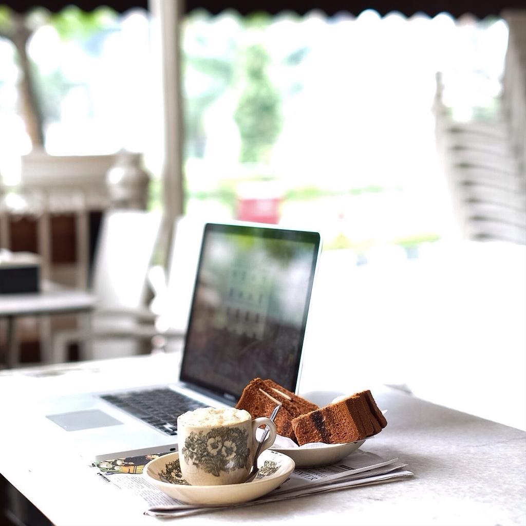 BangiSby's tweet photo. It's Monday again and time to focus on your job!
Don't forget taking Malacca Portuguese and Teh Tarik for breakfast. http://t.co/ZXuMw97skp