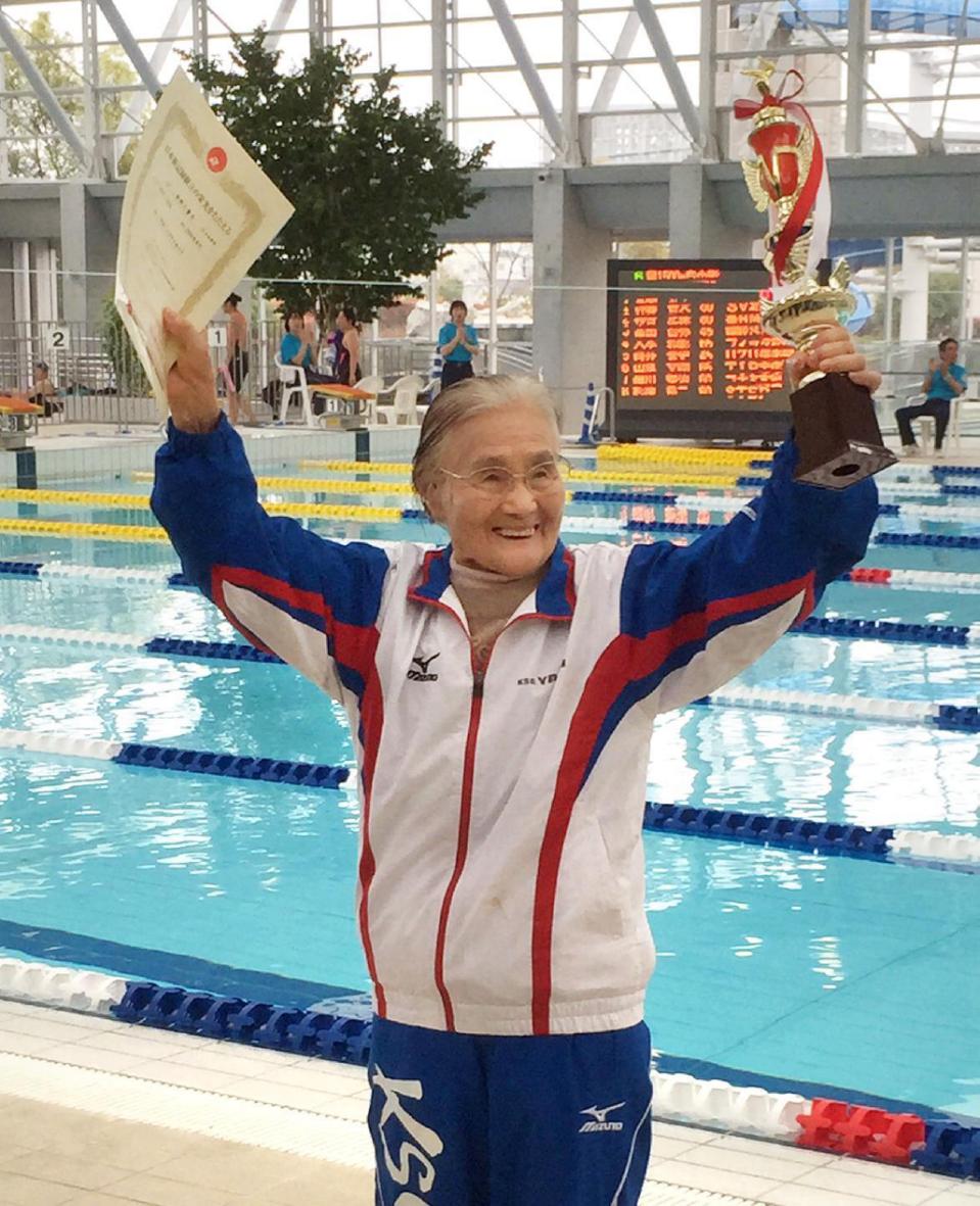 Japanese centenarian notches up world swim record CB5-DSTWYAAR4Qx