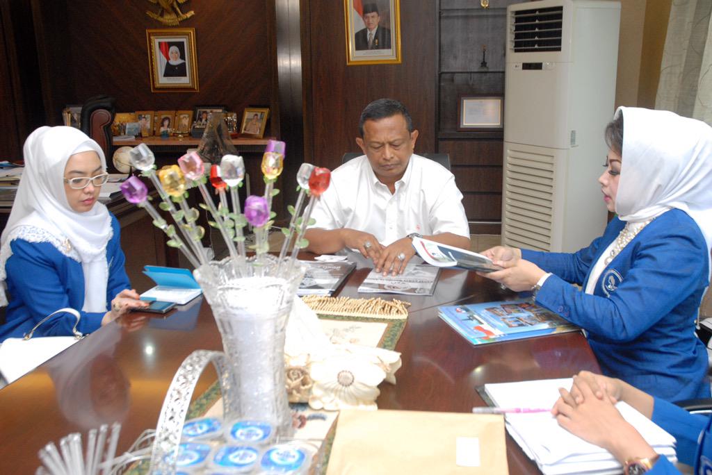 Rpt dgn Sekjen kemensos Bp.Utomo BS dlm mensinergikan IWAPI dgn berbgi  prog strategis Kemensos dlm msjahterakan masy