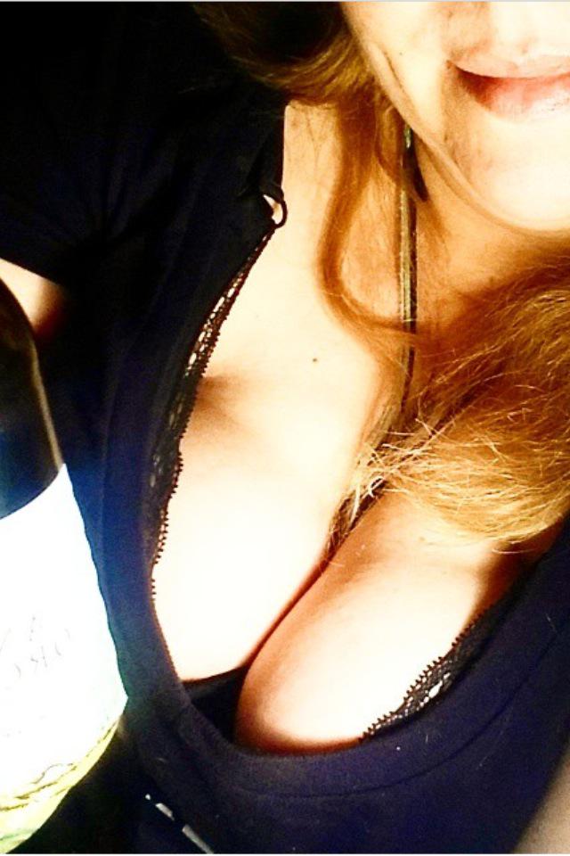 Scarlett4BBC's tweet photo. Wish I had a big black cock fucking me hard for Easter! http://t.co/yj47EKaF13