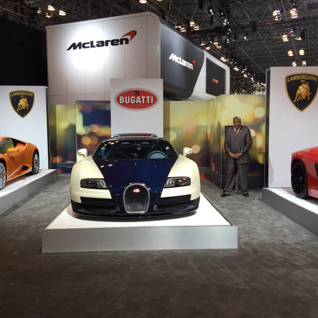 MrAutoCrit's tweet image. Quite the line up in this particular section of the #nyautoshow #Bugatti #Lamborghini #Koenigsegg