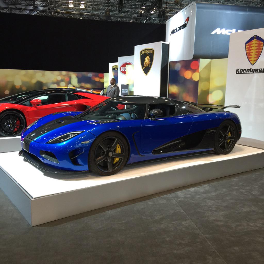 MrAutoCrit's tweet image. Quite the line up in this particular section of the #nyautoshow #Bugatti #Lamborghini #Koenigsegg