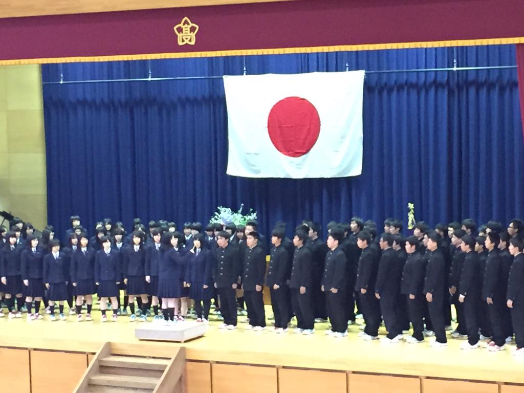 巻バレーボールファミリー 4月6日 月 巻高校入学式が行われました 109年の文武両道の伝統校です 新入生に向けてラグビー部 女子バレー部 ホッケー部 吹奏楽部で校歌を披露しました 1番が男子 2番が女子 3番が混声合唱の伝統ある お洒落な校歌です 巻バレーボールファミリー 4月6日 月 巻高校入学式が行われました 109年の文武両道の伝統校です 新入生に向けてラグビー部 女子バレー部 ホッケー部 吹奏楽部で校歌を披露しました 1番が男子 2番が女子 3番が混声合唱の伝統ある お洒落な校歌です