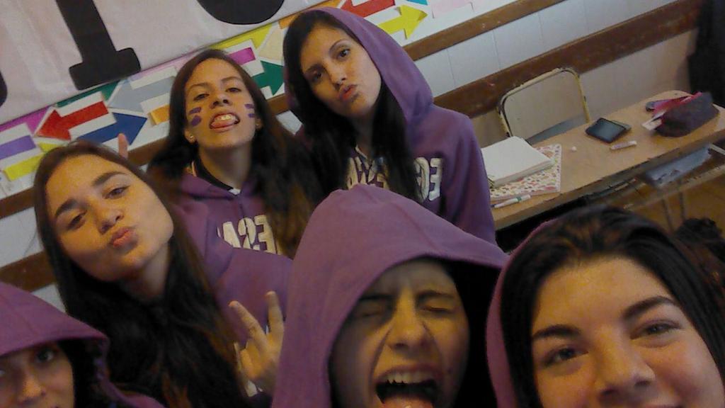 KeilaStefanazzi's tweet photo. #Promo15 #D15TINTAA #Violeta aaaaay que lindo que es mi buzo lpm #Fatima2015 http://t.co/wpKQyrTKFy