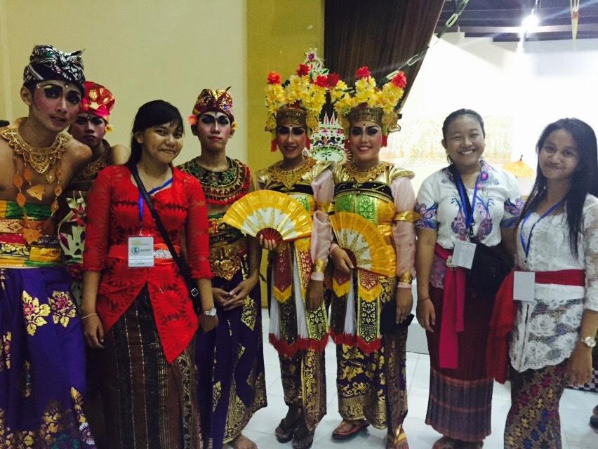 KHSmansa's tweet photo. Darma shanti kerohanian hindu smansa 2015 🙏 http://t.co/A16eG7hv6D