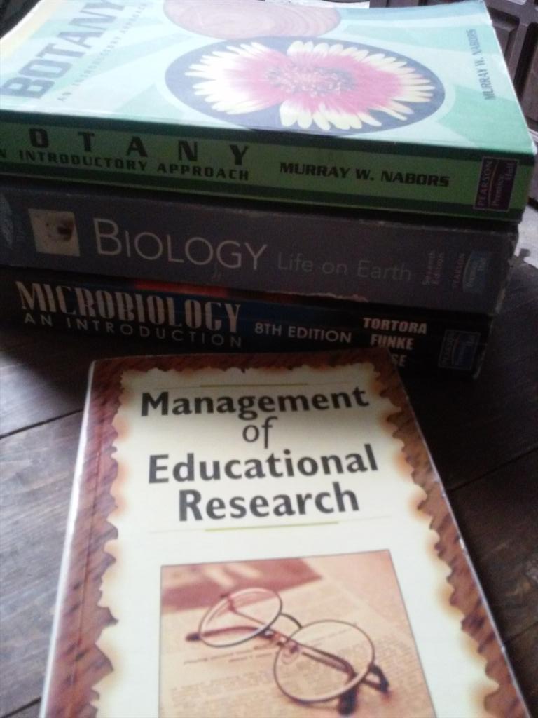 BituenTiAgsapa's tweet image. Bought this book at a booksale some 3 years ago but only needing it now...:)
#researchmodeon