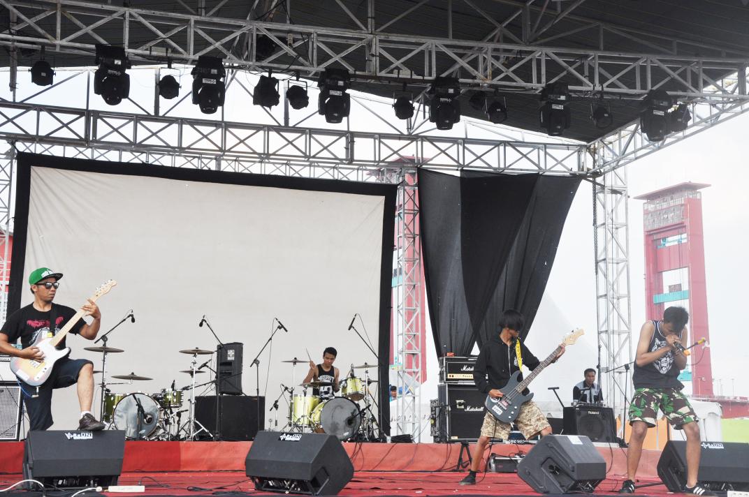 HateLoveSong (@hlsgreen) on Twitter photo 