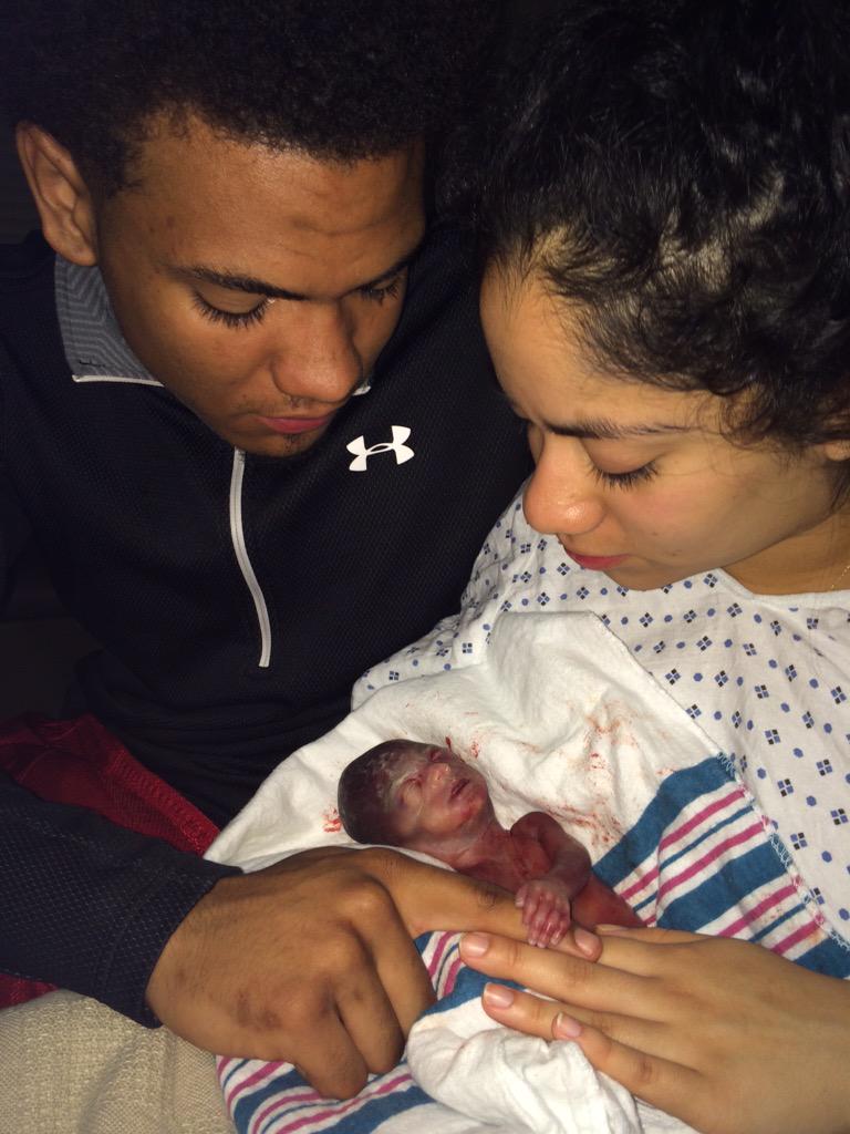 Asshole4L's tweet photo. Happy Birthday Baby🎉 Are son was born today, 4 months early! Lungs were never developed #RIPJordan I love you💘 @Santi http://t.co/udvifwwD9K