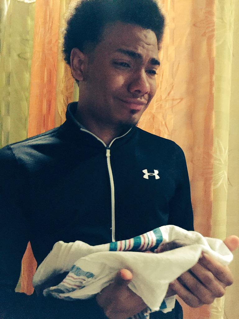 Asshole4L's tweet photo. Happy Birthday Baby🎉 Are son was born today, 4 months early! Lungs were never developed #RIPJordan I love you💘 @Santi http://t.co/udvifwwD9K