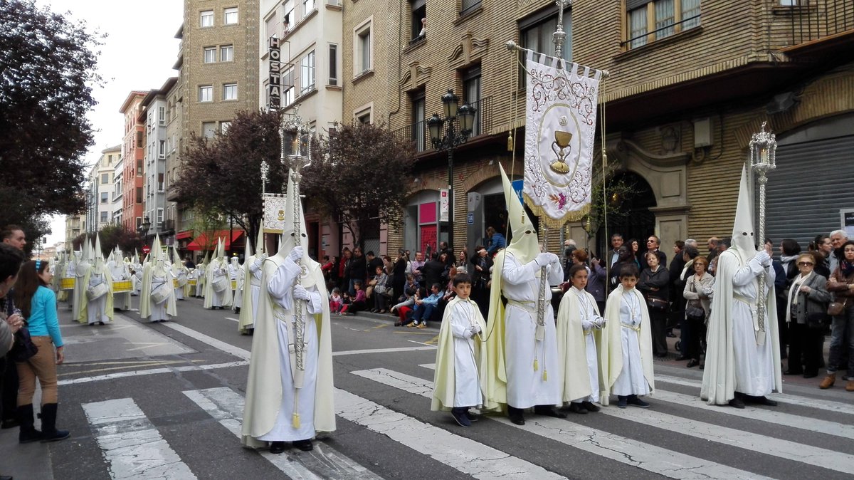 Hermanos de <a href="/eucaristia_zgz/">Eucaristia</a>: imágenes de nuestra procesión en 4 enlaces compartidos hoy en semanasantazaragoza.com