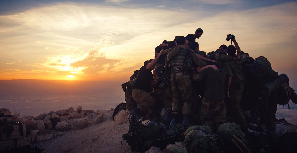 They sleep, eat, shower & train together. This Passover, they celebrate together. #IDFamily idfblog.com/blog/2015/04/0…