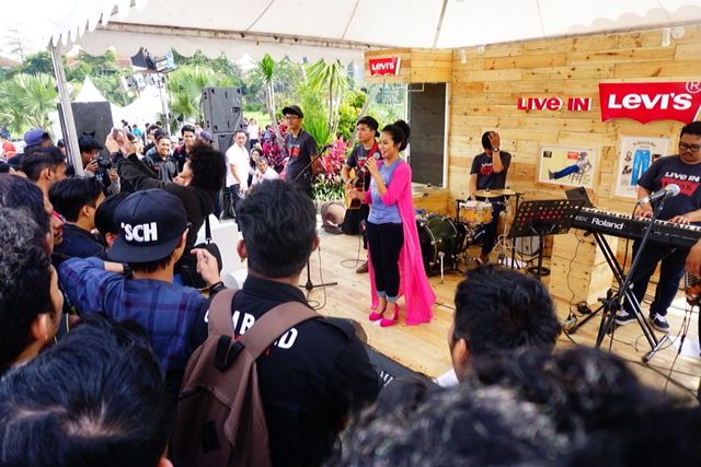 rrizkypower's tweet photo. RT @yurayunita Terimakasih Telkom University &amp; LEVIS ! Gigs Hari ini seruuu banget!!! :* http://t.co/ShCj4LG6KY