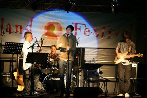 ThatchersArms's tweet photo. Fab live music today from 4pm with 'Old Gun, Young Bullets' &amp; pro guitarist Joel Fisk supporting! http://t.co/mSGc6V9y0B