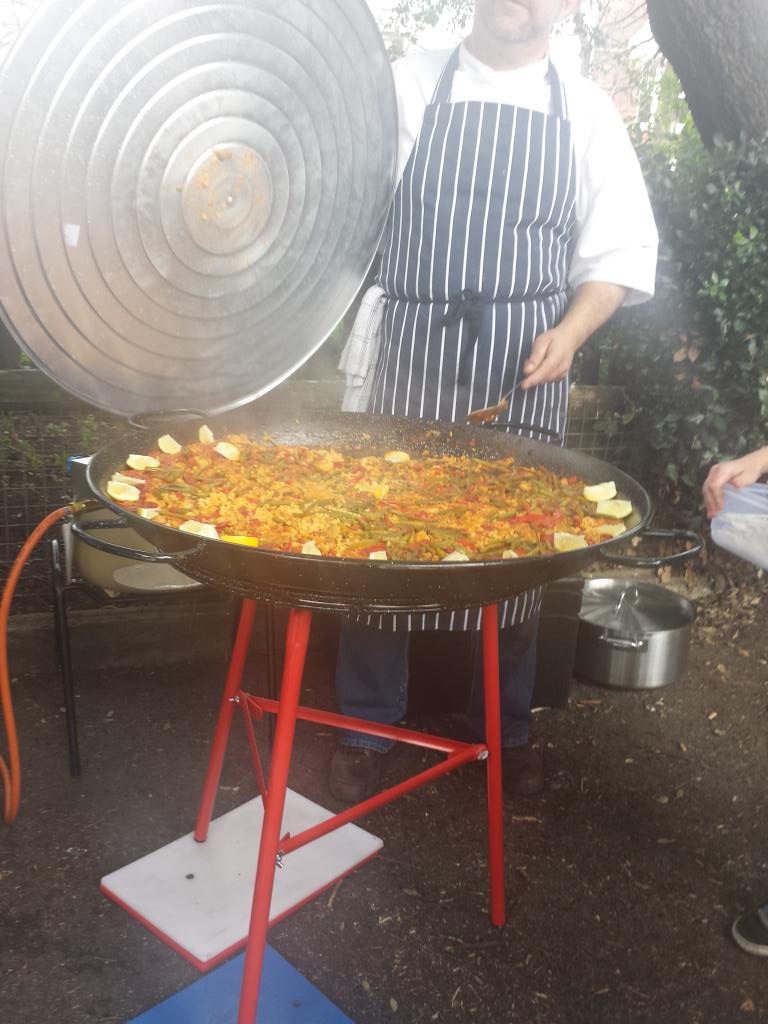 broadiefoodfest's tweet image. community chef now serving chicken n chorizo paella ..see truck just inside park gates