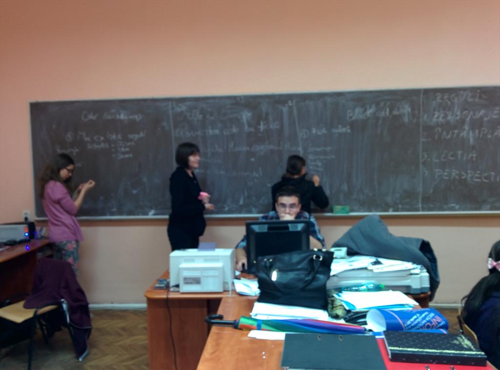 avolakatos's tweet photo. Wrapping up the first session of @webmaker #mozschool today in #hateg. The 6th grade were storytellers and makers http://t.co/W8PAPQCgH6