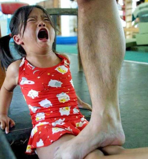 RookieStew's tweet photo. This Is How China Trains Its Kids To Be Olympic Champions. Training Or Torture? http://t.co/MPYOlER9sN #MondayBlogs http://t.co/rifuLYGTUf