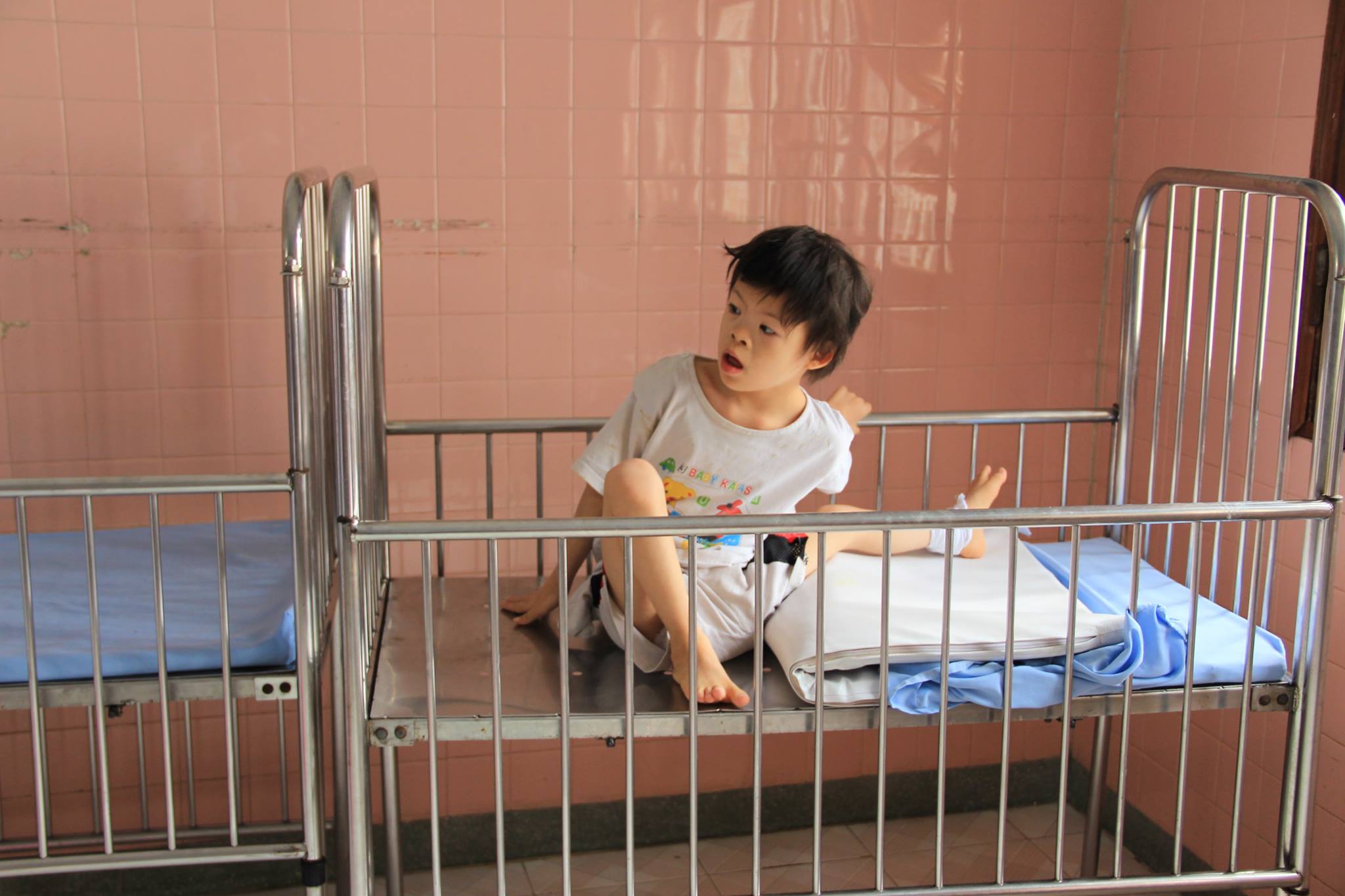 Humanitarian Relief Many Vietnamese Children Still Suffering From The Effects Of Agent Orange Used By The Us Army During The Vietnam War Http T Co Nq5vnkztrg Twitter