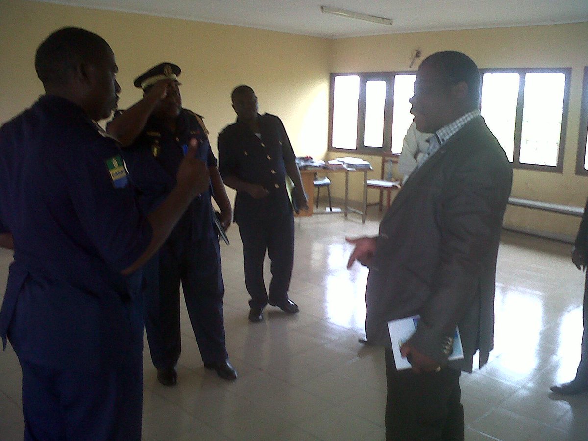 JUSTINTCOMM's tweet photo. Vendredi 3 avril 2015, séance de travail DCSI/DIAG à l'Ecole Nationale de Police.Objectif:Initiation aux TIC. http://t.co/K5jb10nAyJ