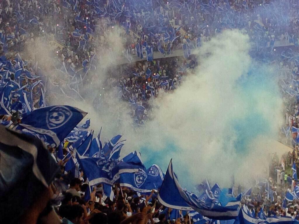 hasanalnaqour's tweet photo. جمهور الهلال وعشاقه يستحقون الدعم  ورد بسيط بعد جائزه الأكثر تأثيرا. 2000 تذكره اهداء لعشاق الزعيم . #معاك_يالازرق http://t.co/zxSFeYaabY