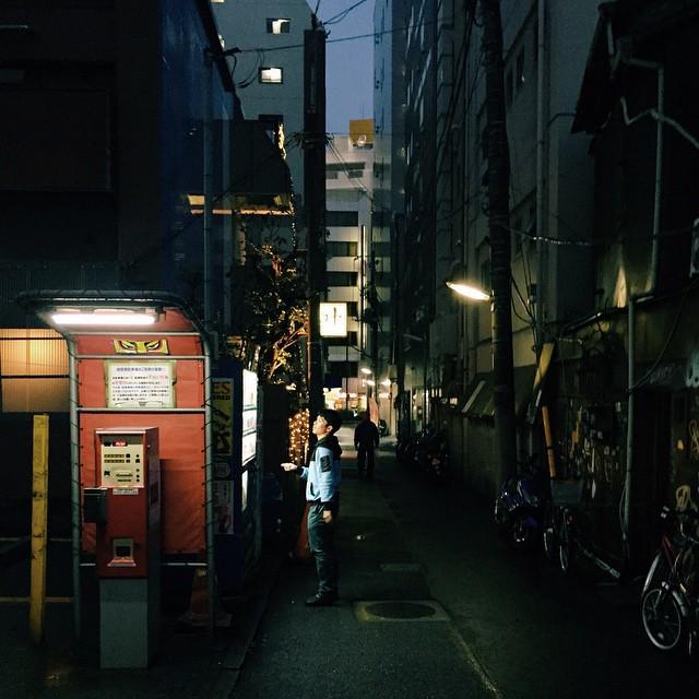 InstaKabukicho's tweet image. Jidohanbaiki #streetpic #springintokyo #sakura #vsco #japan #jpn #night #shadow by didiet_tham ift.tt/1CamQEE