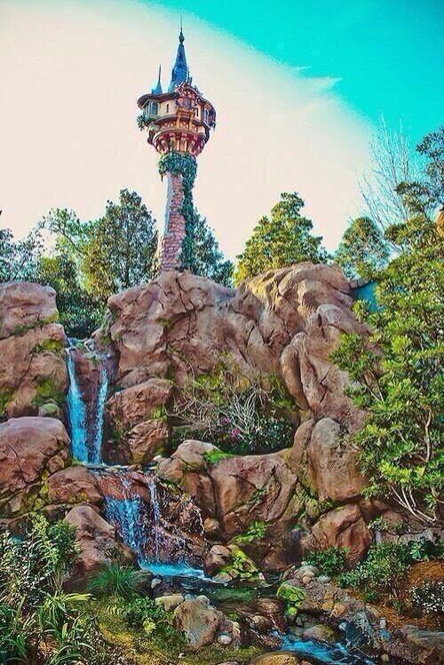 アメリカのディズニーにある ラプンツェルの塔だって♡ 行ってみたい