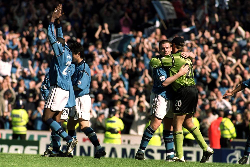 MarioMarcs's tweet photo. RE-UP: On this day in 2002,a 5-1 victory over Barnsley and a @hucks6dh6 hattrick secures the Division One title #mcfc http://t.co/o3h47aHe46
