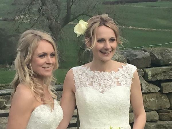 RecordTVNews's tweet photo. .@emmerdale actress Michelle Hardwick thanks new wife Rosie for 'the best day of her life' http://t.co/SsbjbFprHS