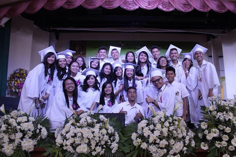 batchseven's tweet photo. it's been a long journey, finally we all did it! 🎓 http://t.co/opcnBJjb4t