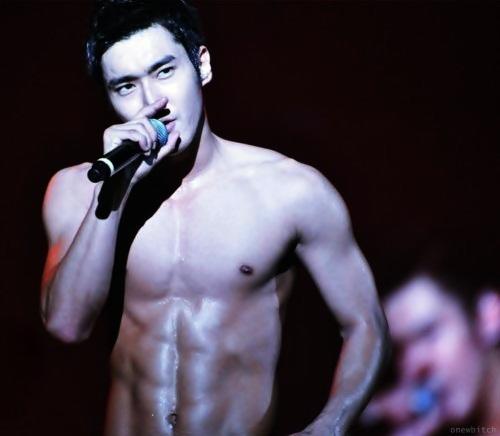 Happy Bday Super Junior\s Choi Siwon and his rpers! all the best for u! God Bless! 