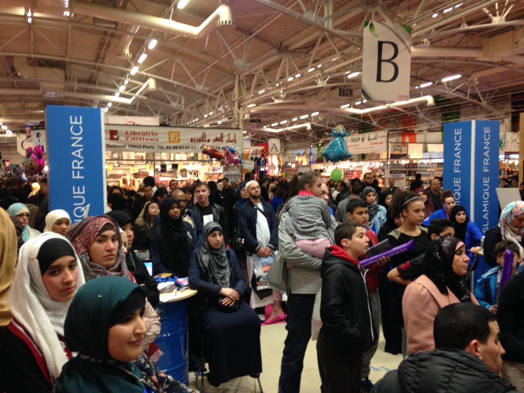 SIF_ONG's tweet photo. Bientôt la fin de la journée.Merci à tous ceux qui sont passés nous voir,et à la prochaine. #RAMF2015 #FoireMusulmane http://t.co/zN22rizZqm