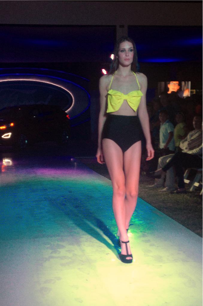 ModaNacional's tweet photo. #EDGEweekend, pasarela @PaolaAmadorSW y @ZapatosPerugia 

#LiveOnTheEdge con @FordMx y #ModaNacional #Mx http://t.co/YyZ27v2SSQ