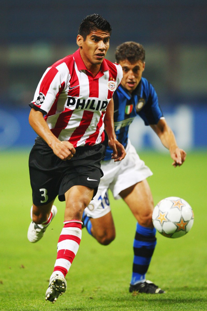ChampionsLeague's tweet photo. Get in touch with your favourite @miseleccionmx #UCL/European Cup player: http://t.co/a4BIxLSlok http://t.co/y9YuuV42Pq