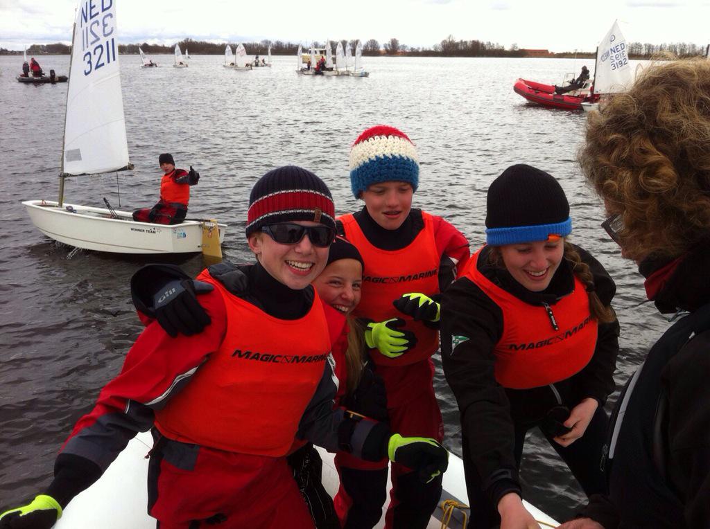 Wpstroptimist's tweet photo. @MagicMarine @Braassemermeer lol op het water #Easterregatta http://t.co/N9NCZ1jXHp
