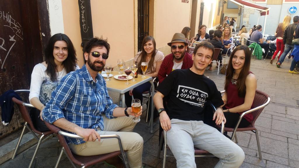 chiviritas's tweet photo. Un Genarin cojonudo con @loreperni  @amulor @RaLlamazares @frantarilonte http://t.co/wnGcfNDTPj