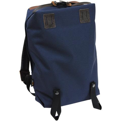 BVS_BAG's tweet photo. タウンユースに最適な小型（約12L）のデイパックです。A4ファイルや13インチのノートブックPCを持ち運ぶのに最適な大きさ。防水性も高く、雨の日にも頼れるアイテムです。
https://t.co/2aTXxcce1X
https://t.co/Ps2St5XGEW