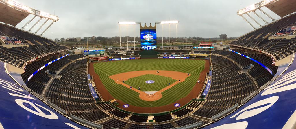Royals's tweet photo. The countdown is over!  Happy #OpeningDay #Royals fans! #ForeverRoyal http://t.co/cqFzowSZ78