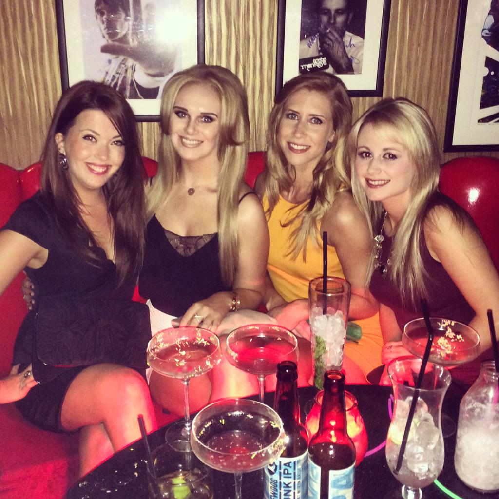 BecRowlands_218's tweet photo. 👭🍸👯 http://t.co/0GqVo7659q
