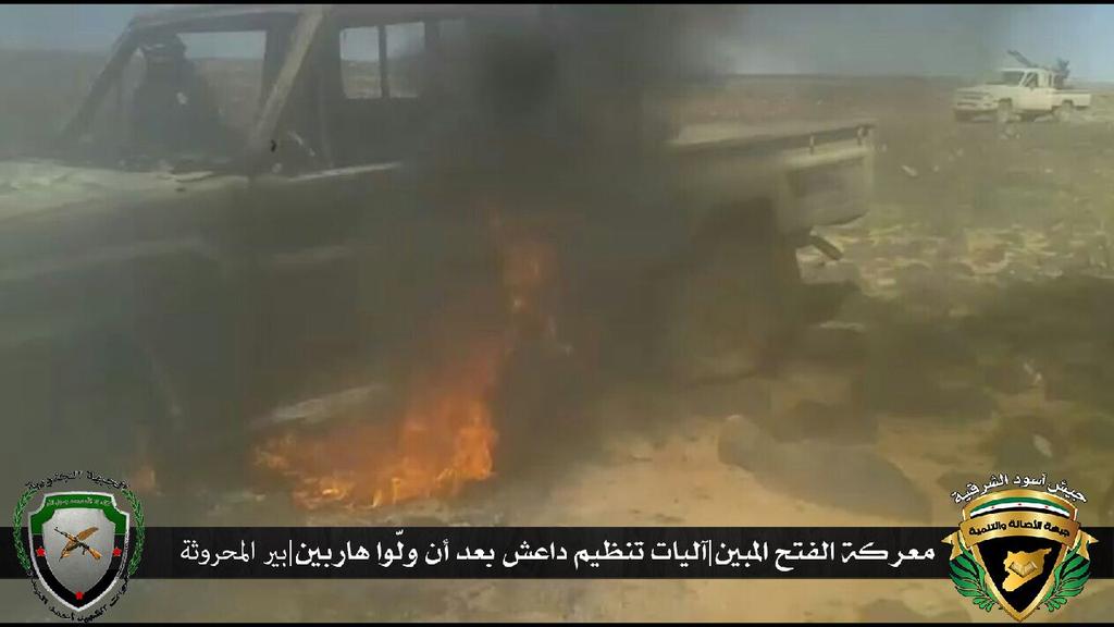 bashar123785's tweet photo. حرق سيارات الخوارج الله اكبر http://t.co/Dri0MBFjJa