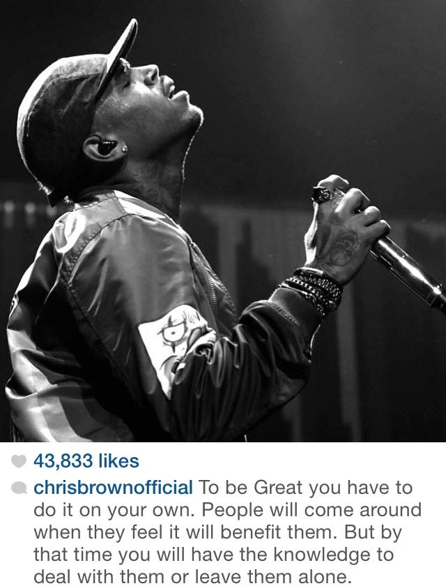 _cbspain's tweet image. NOTICIAS: Chris Brown por fin se dio cuenta de que muchas personas se acercan a él por interés &amp;amp; debe dejarlas ir.
