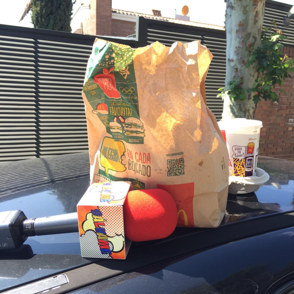 Omar_Su's tweet photo. Dieta de un reportero callejero de guardia... 🍔🍟 @McDonalds http://t.co/rf2lvZzOwp